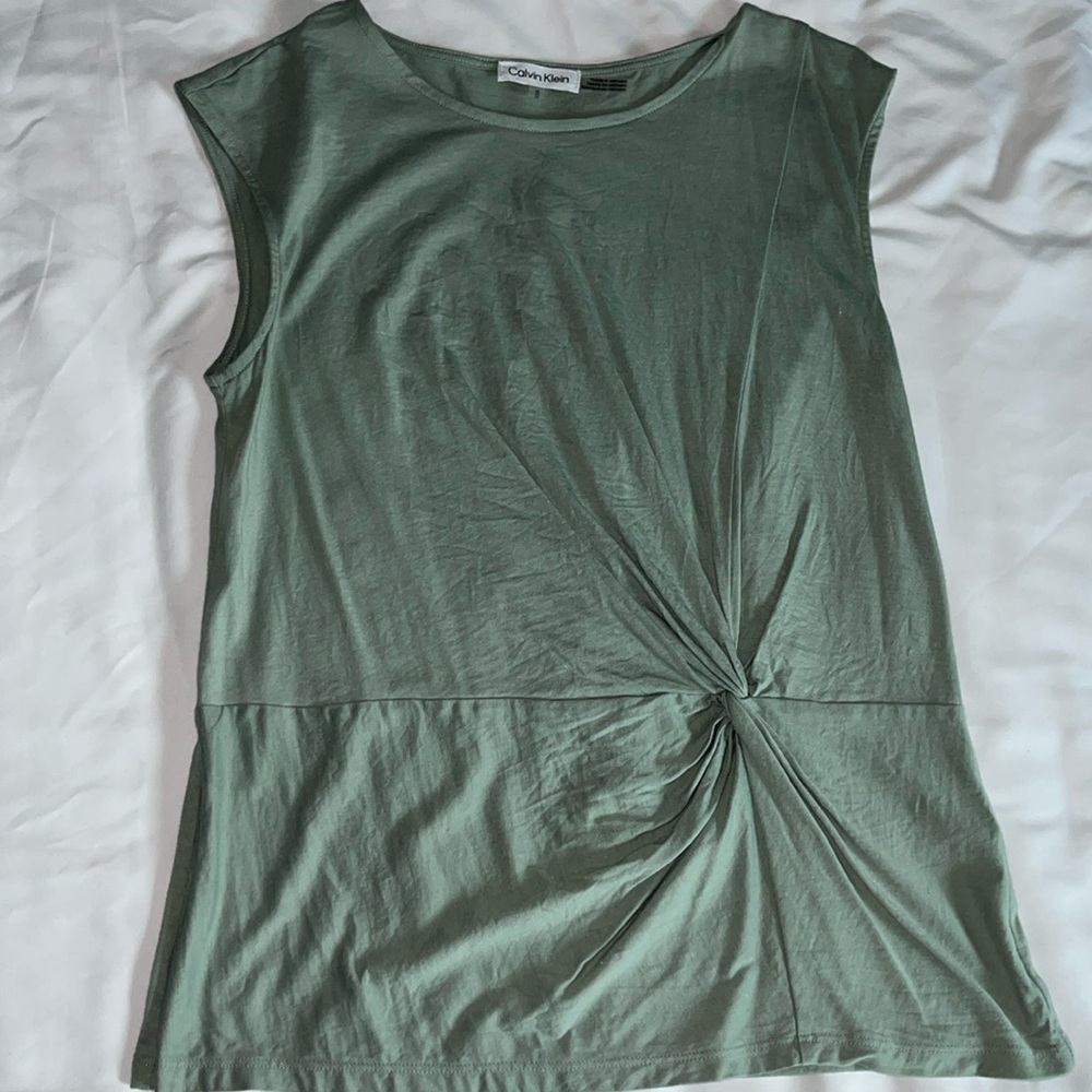 Calvin Klein women’s knot top green size M